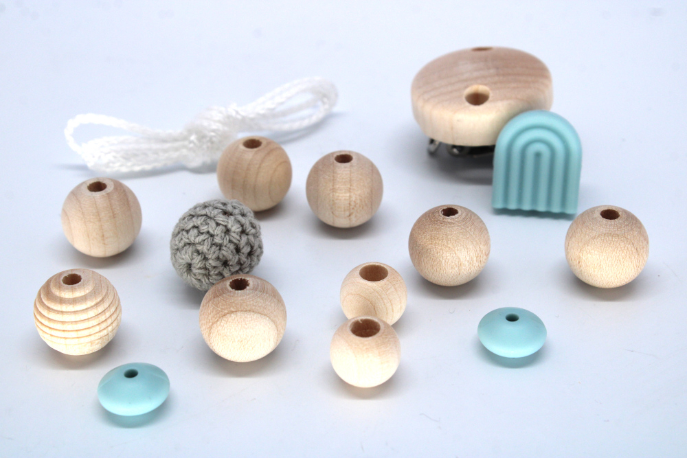 Preview: Schnullerketten-Bastelset Kleiner Regenbogen | Powder Blue